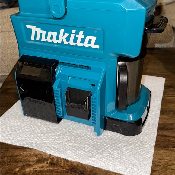 Makita 3-Cup 18-Volt LXT/12-Volt MAX CXT Lithium-Ion Teal Cordless Coffee Maker - Picture 4 of 13